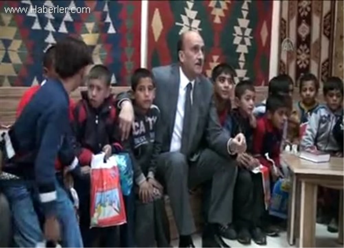 Elazığ Belediyesinden Suriyeli Çocuklara Giysi Yardımı