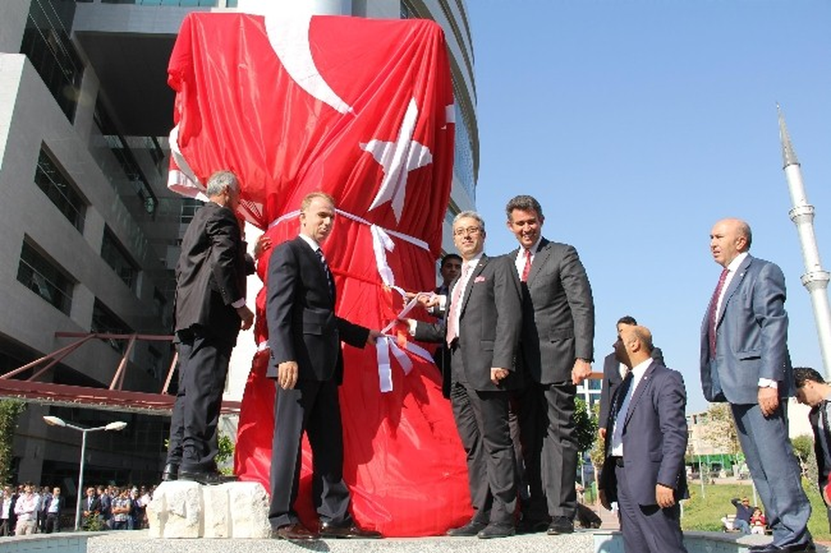"Atatürk\'e Yapılan Saldırılar, Türk Milletine Yöneliktir"