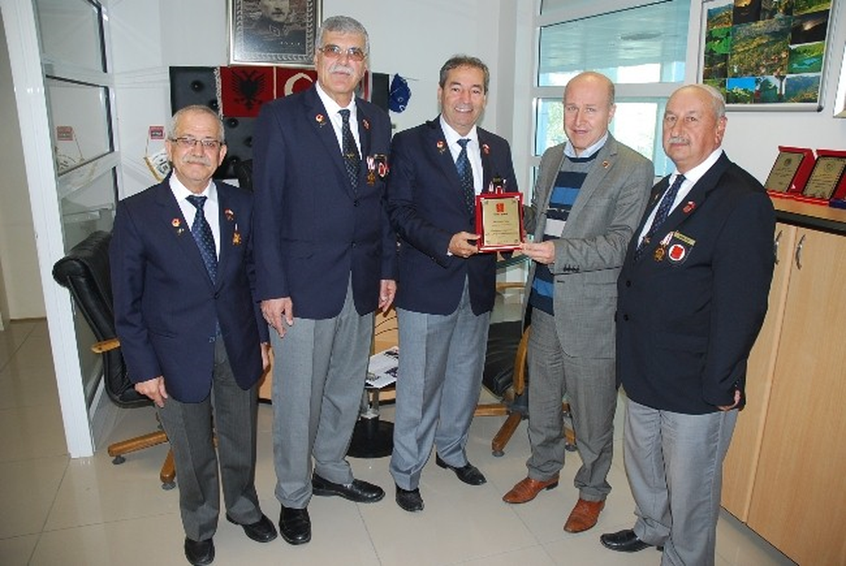Gazilerden Yılmaz\'a Ahde Vefa Plaketi