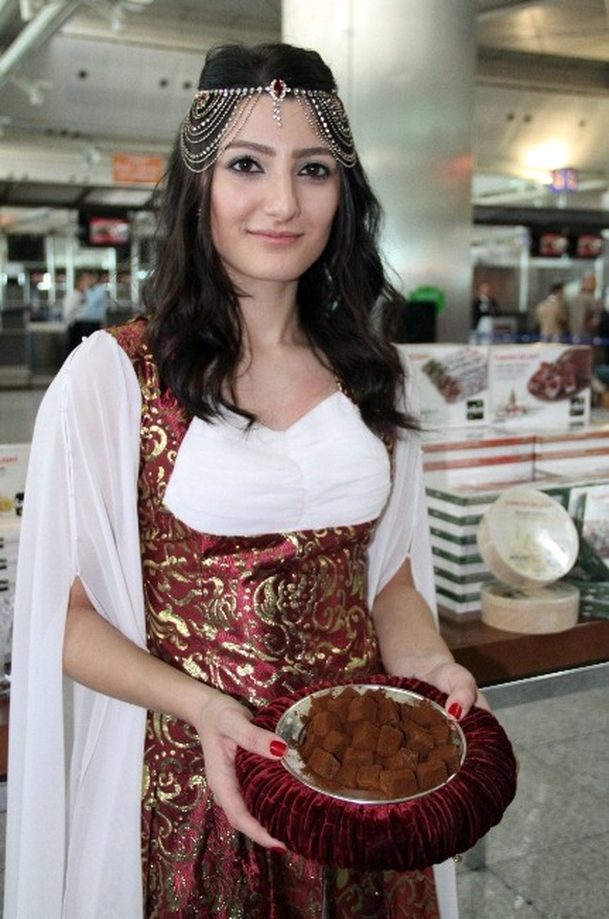 Havalimanında Yolculara Türk Kahvesi İkramı