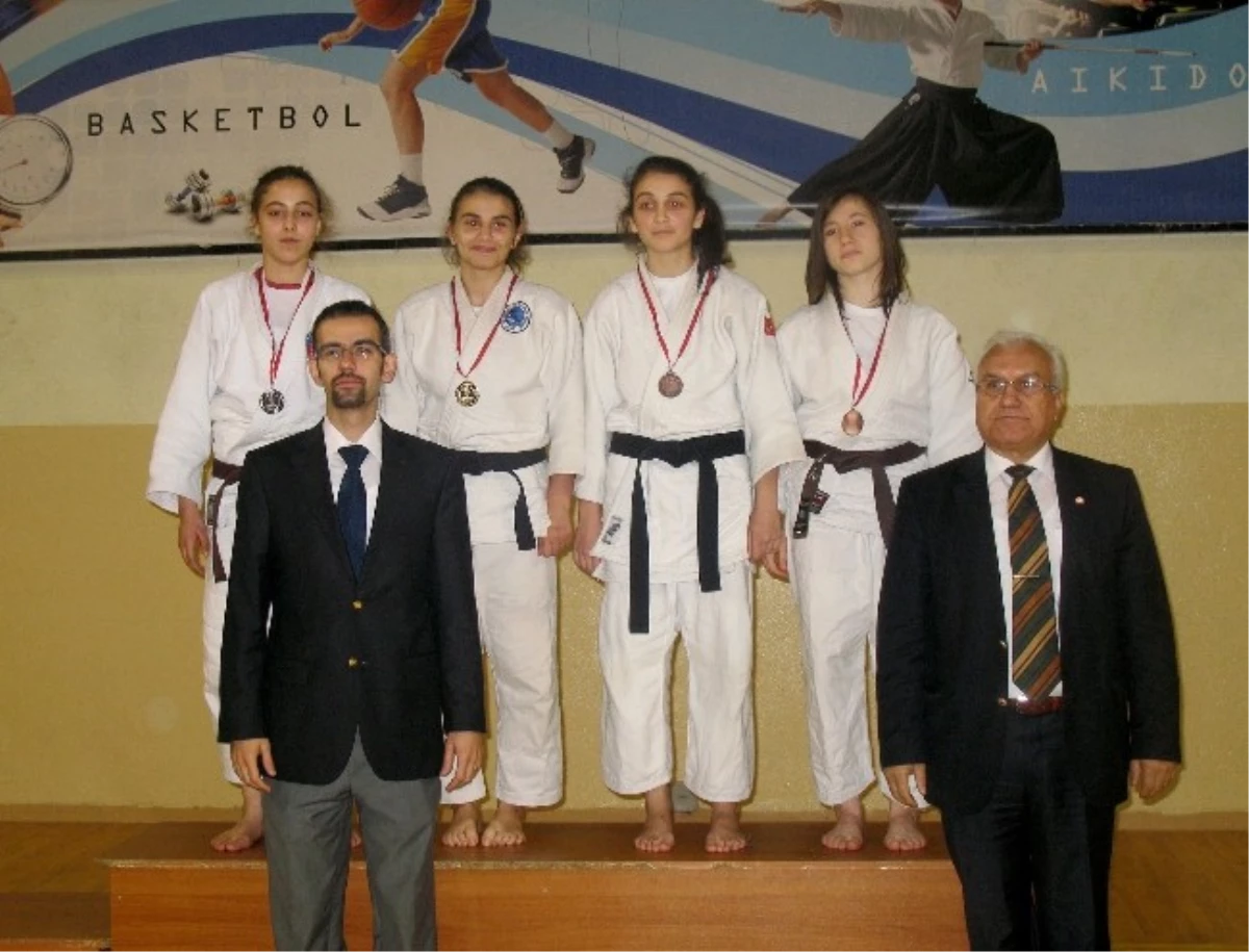 İhlas Koleji Türkiye Şampiyonasına Beş Sporcu Gönderiyor