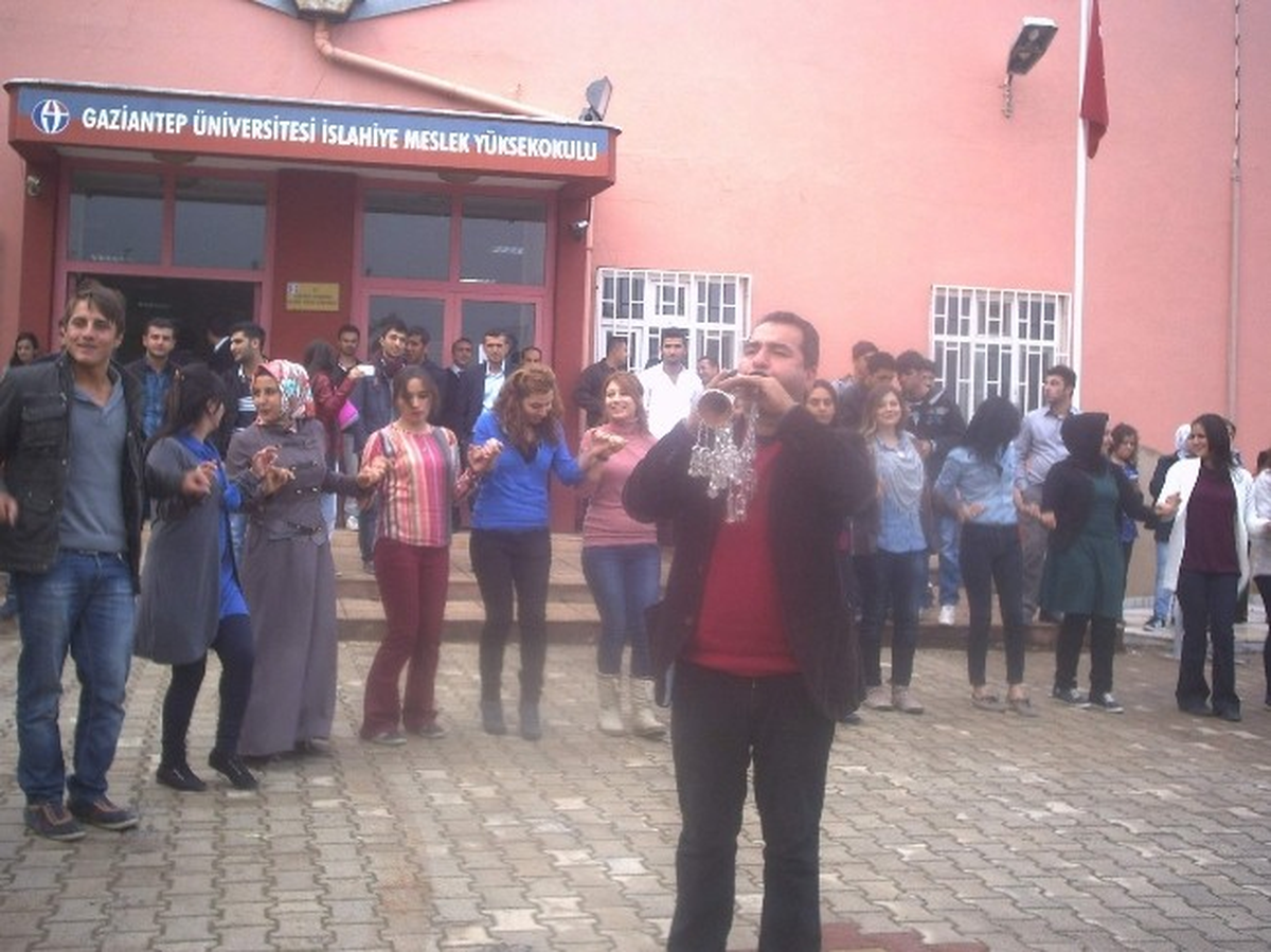 İslahiye Meslek Yüksekokulunda Öğrenciler Doyasıya Eğlendi