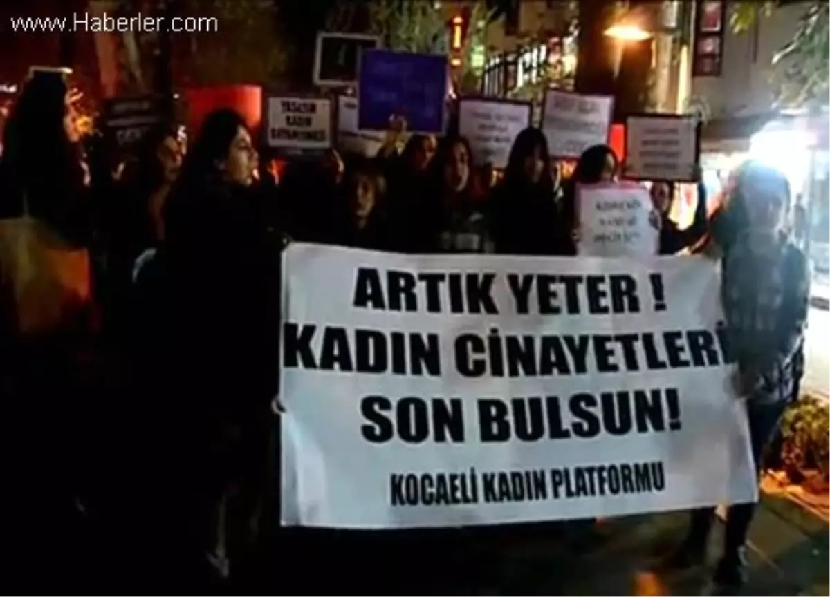 İzmit\'te Kadın Cinayeti Protesto Edildi