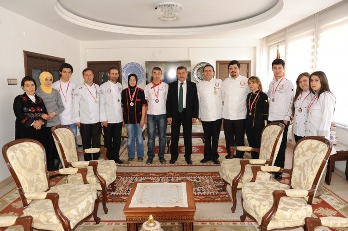Ödüllü Aşçılara Vali Yılmaz\'dan Övgü