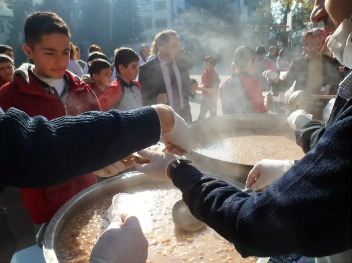 Öğrencilerin Ağzı Aşure ile Tatlandı