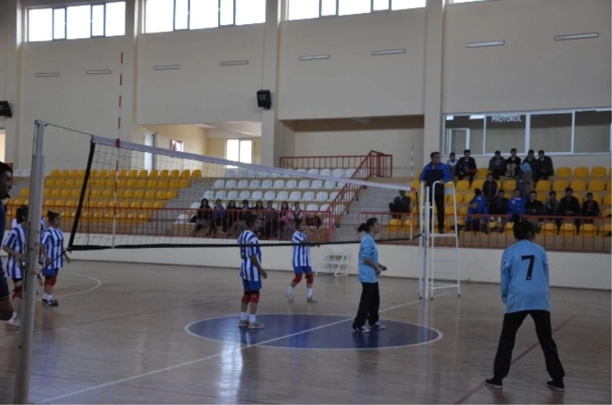 Sorgun\'da Liseler Arası Voleybol Turnuvası Başladı
