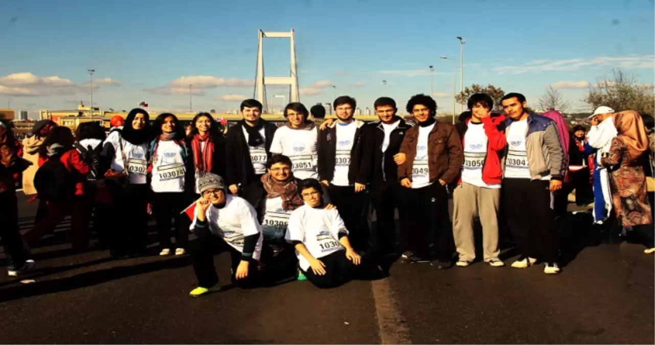 Yeni Dünya Vakfı Gençleri Maratona Katıldı