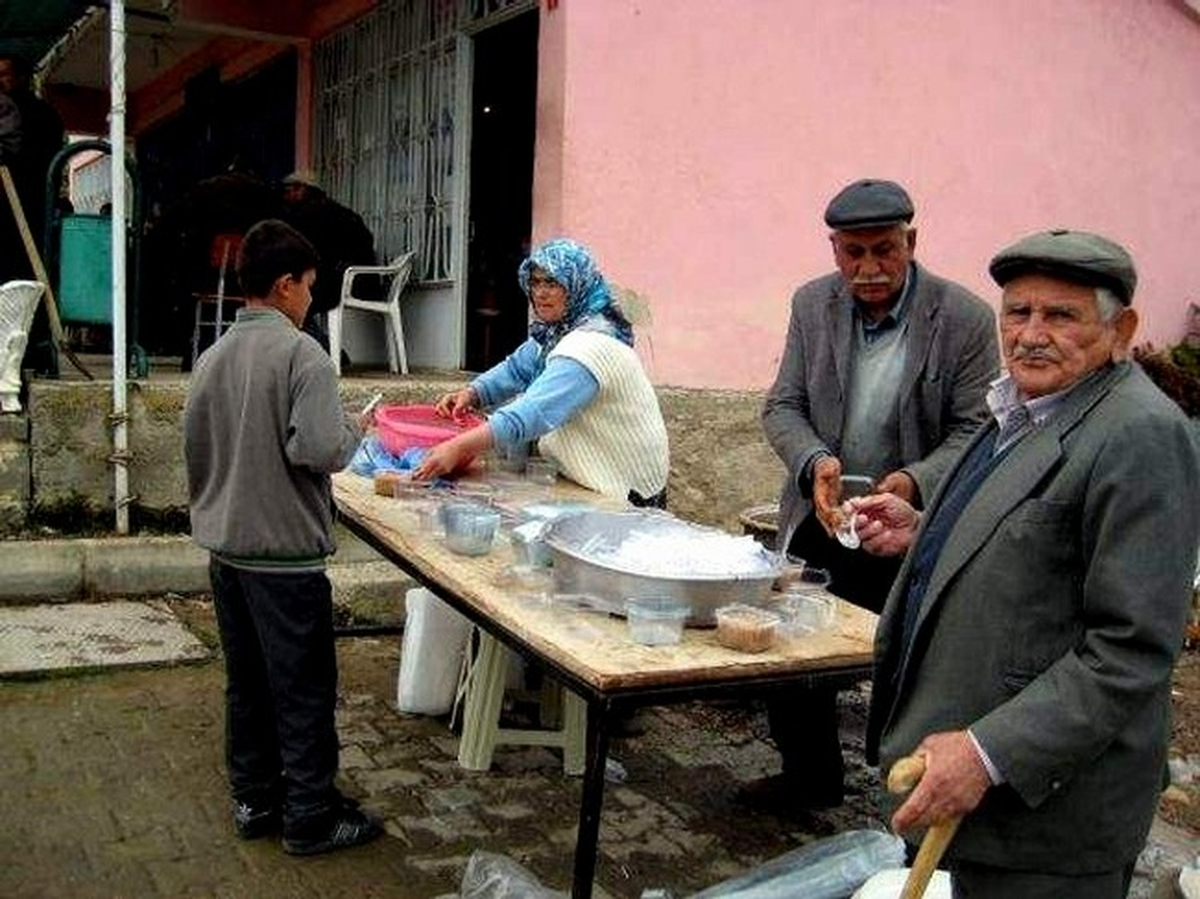 Ağabay Köyü Sakinleri Aşure Etkinliğinde Buluştu