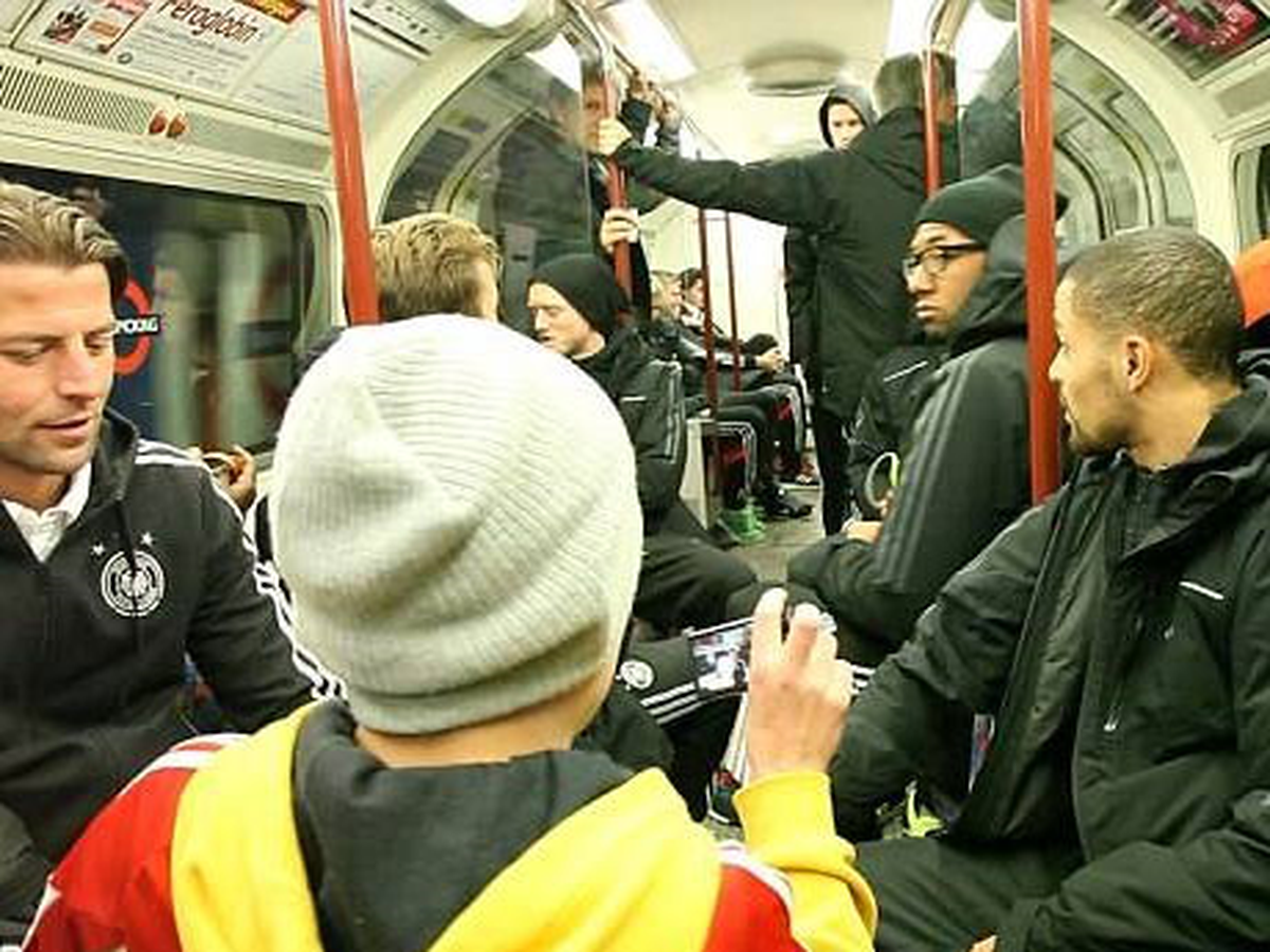 Alman Milli Takımı Maça Metro İle Gitti