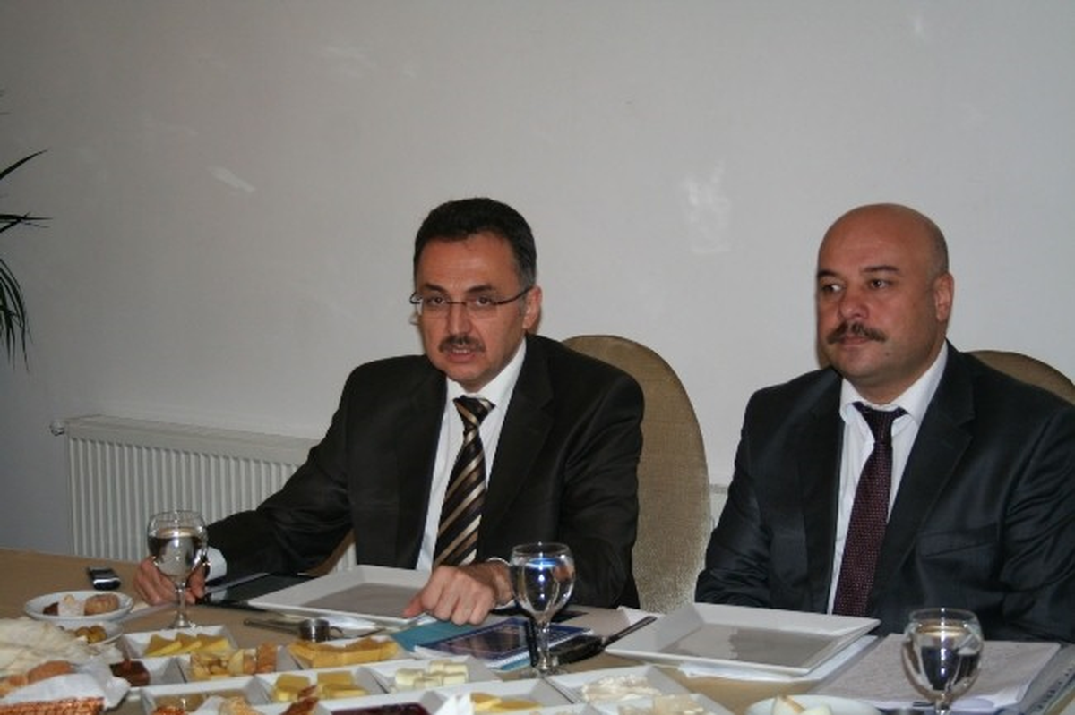 Aras Edaş Genel Müdürü Abdülkadir Köker, Kars\'ta Ulusal ve Yerel Basın ile Bir Araya Geldi