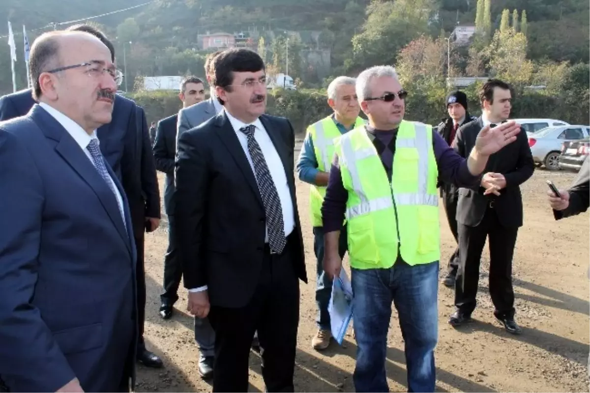 Başbakan\'ın Temelini Atacağı Trabzon Akyazı Stadyumu İnşaatında Vali Öz ve Başkan Gümrükçüoğlu...