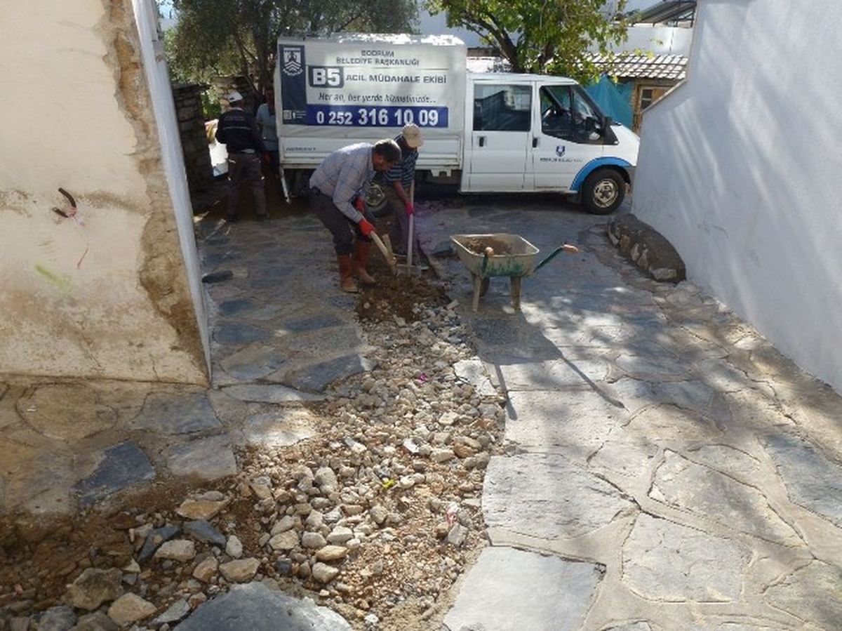 Bodrum B5 Acil Müdahale Ekibi ve Fen İşleri Müdürlüğü Çalışıyor