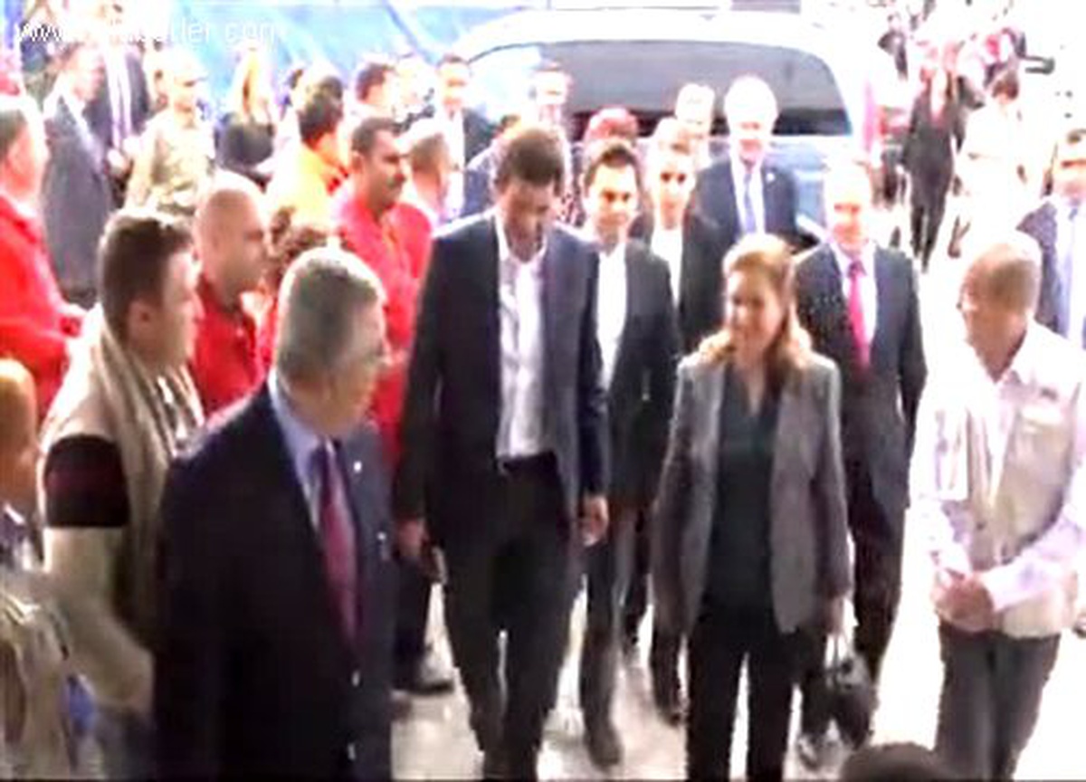 Büyük Düşes Teresa\'nın konteyner kent ziyareti