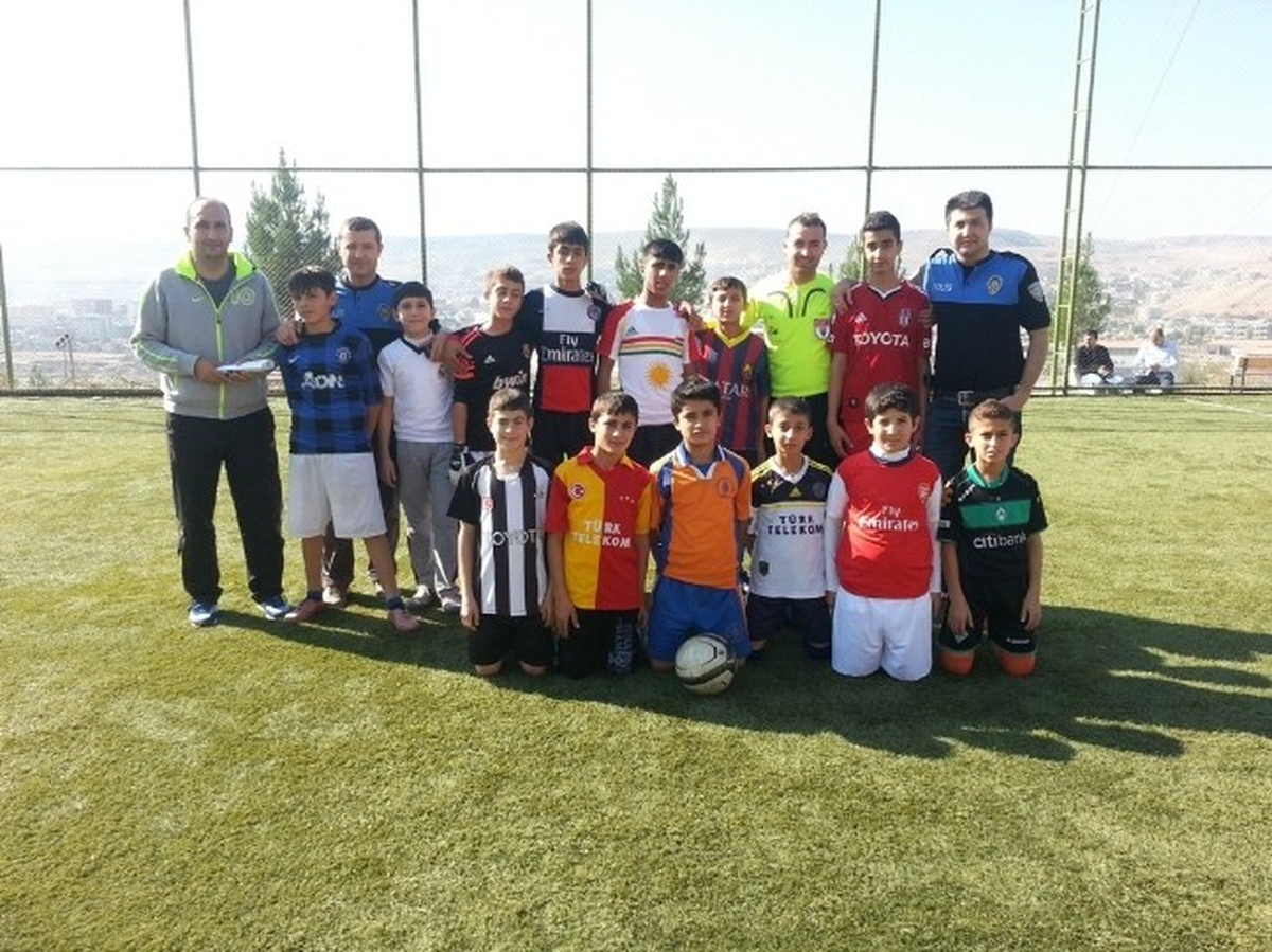 Cizre\'de Halı Saha Futbol Turnuvası Başladı