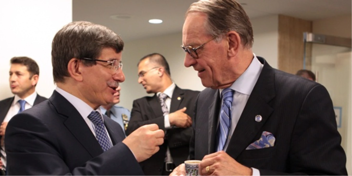 Dışişleri Bakanı Davutoğlu, BM Genel Sekreter Vekili Eliasson ile Görüştü
