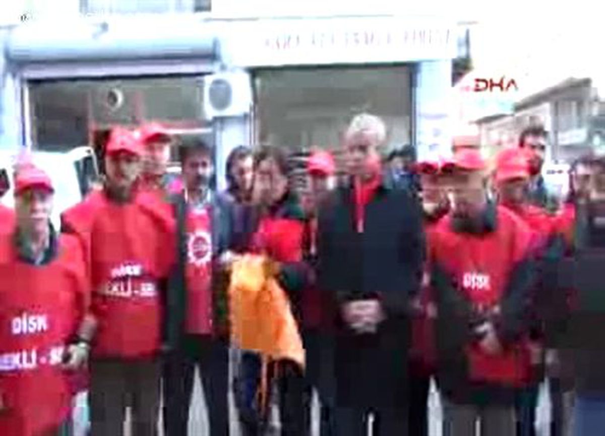 Disk Genel Başkanı Beko, Ali İsmail\'in Saldırıya Uğradığı Yere Kırmızı Karanfil Bıraktı