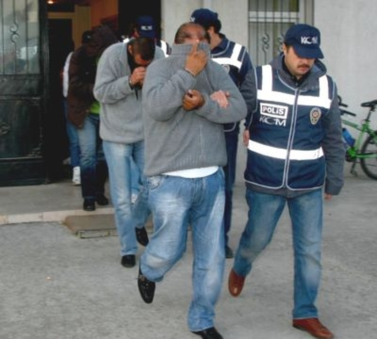 Burdur\'da Yaşlıları Dolandıran 3 Kişi Yakalandı