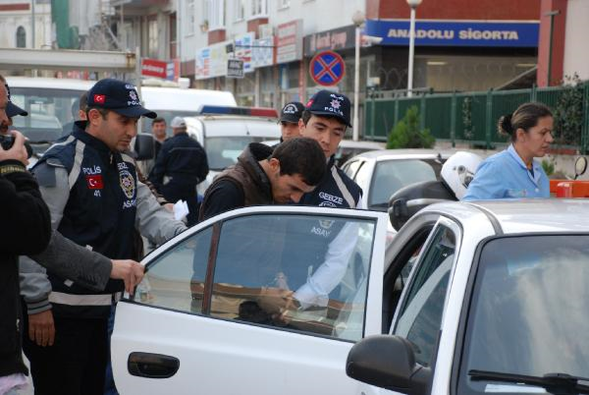 Gebze\'de Bıçaklı Gaspçılar Yakalandı