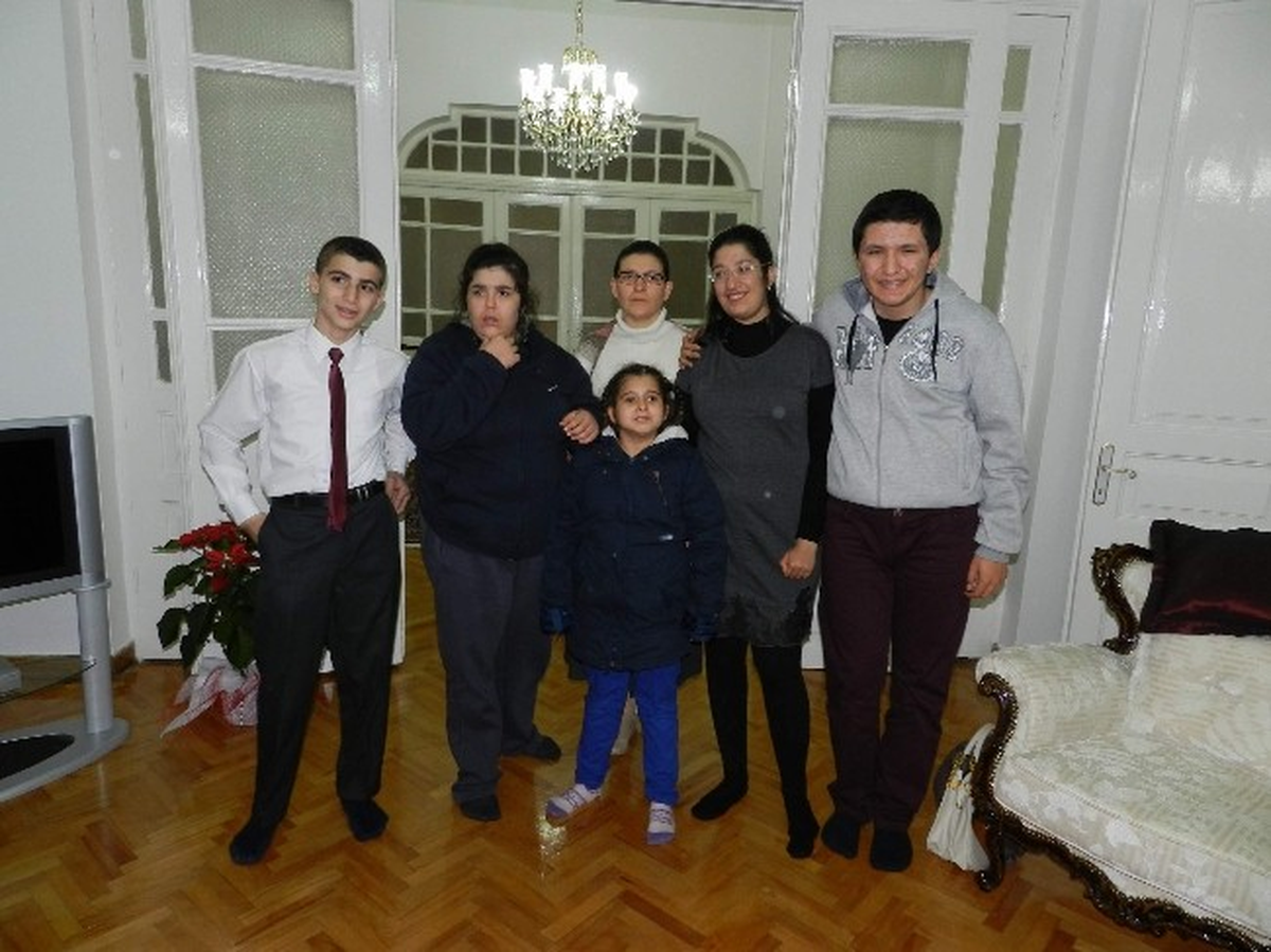 Manisa Valisinin Eşi Otizm Derneğini Evinde Ağırladı