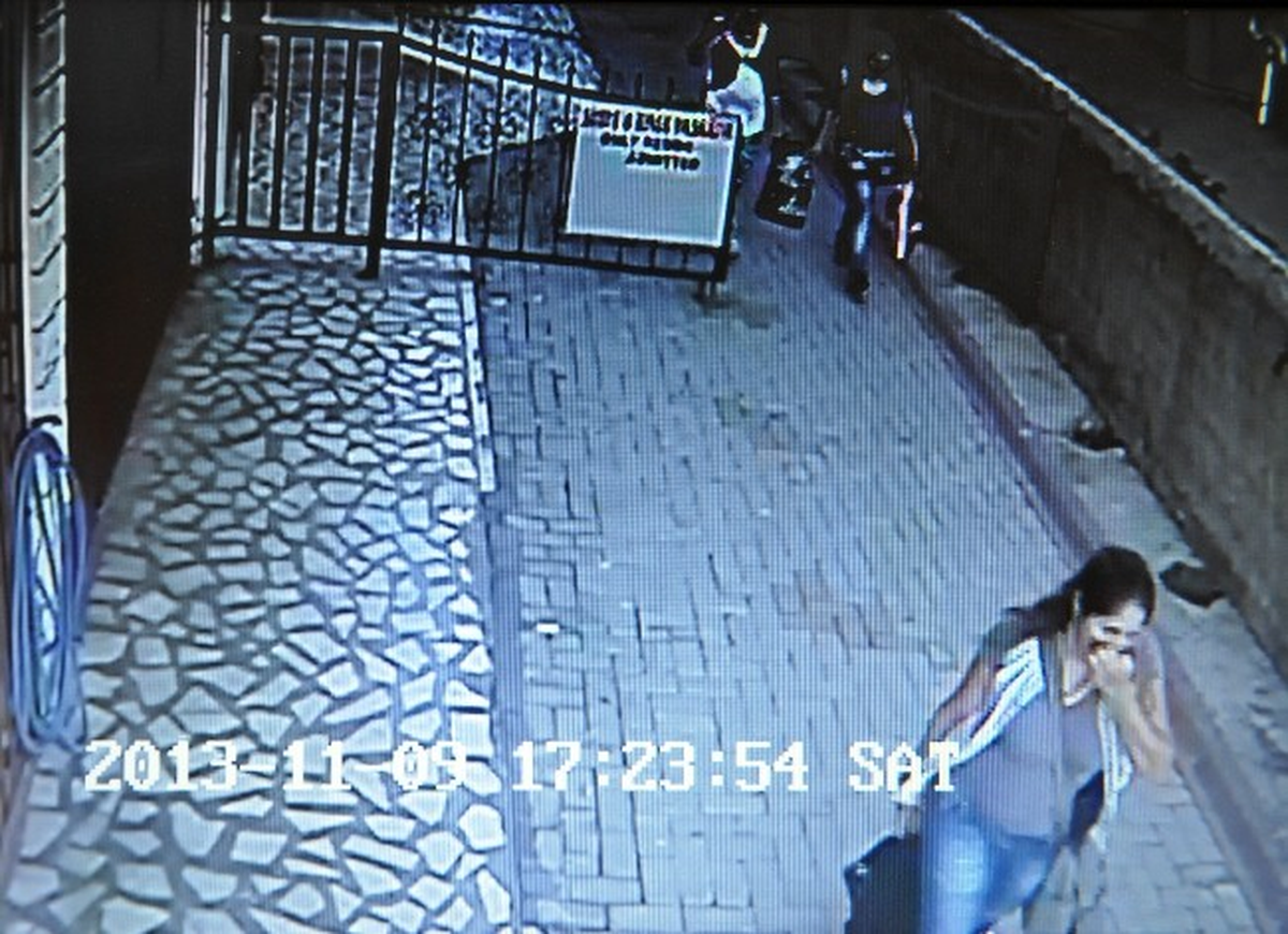 Hırsızlık Zanlısı Kadınlar Kamerada