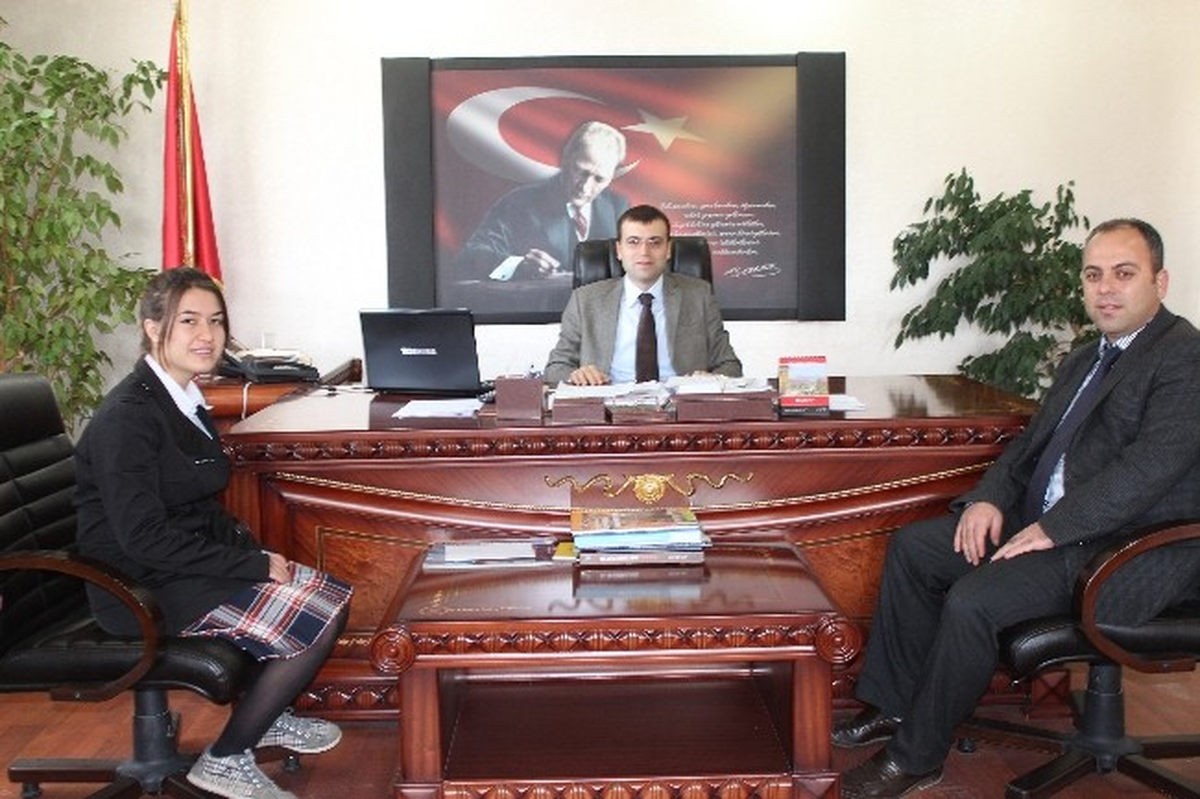 İl Öğrenci Meclis Başkanı Tarhan, Gevaş İlçe Kaymakamı Akmeşe\'yi Ziyaret Etti