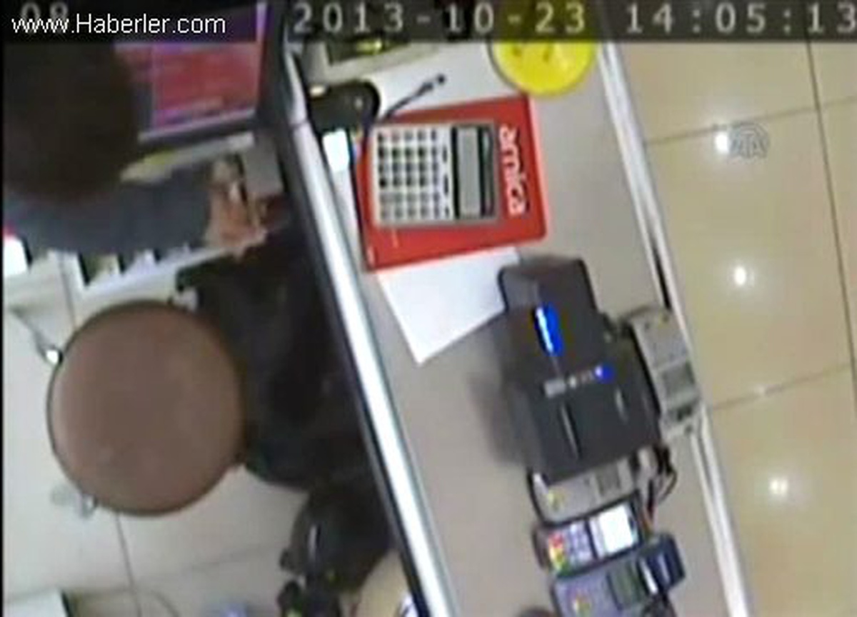 İş yerinden hırsızlık kameralara yansıdı