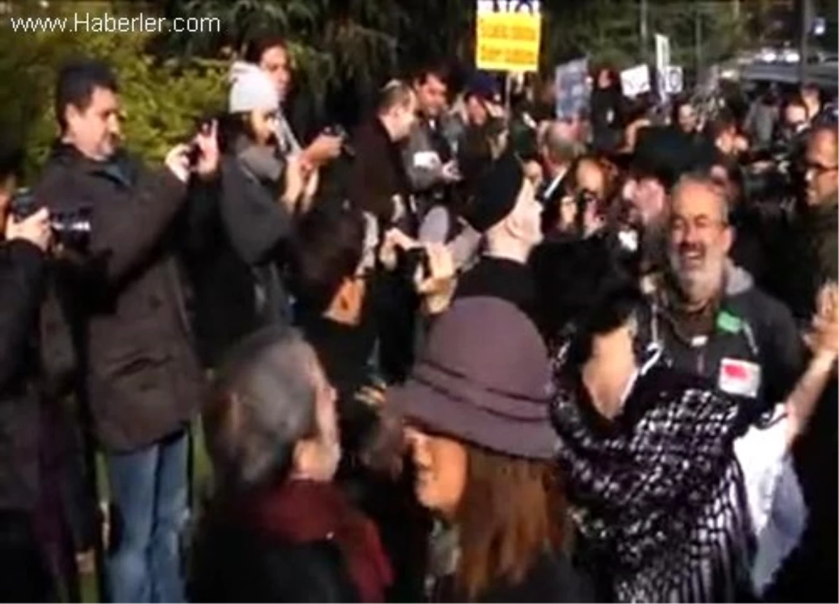 İspanya\'da öğrenciler yine greve gitti