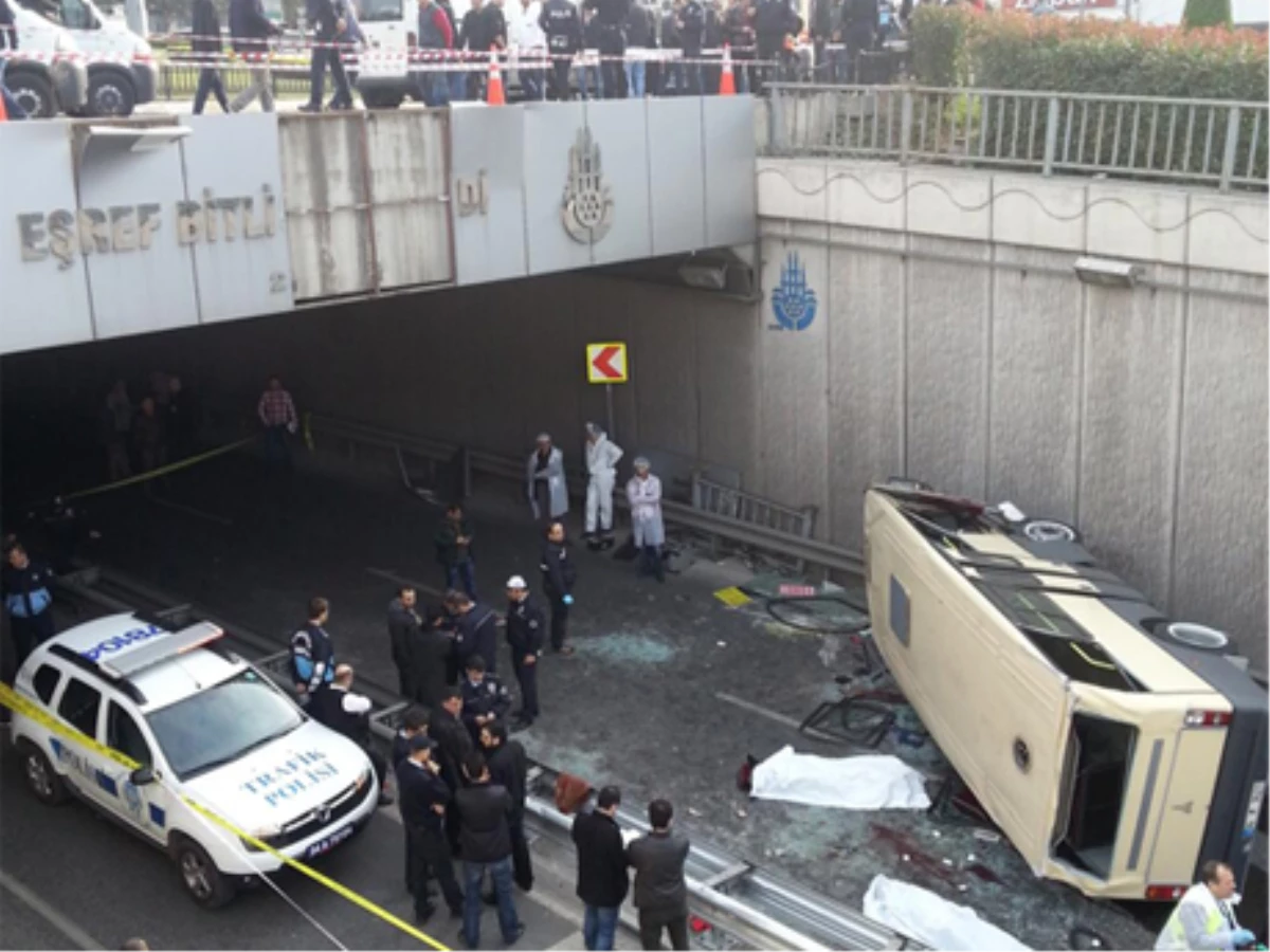 İstanbul Güngören\'de Minibüs Köprüden Uçtu: 2 Ölü