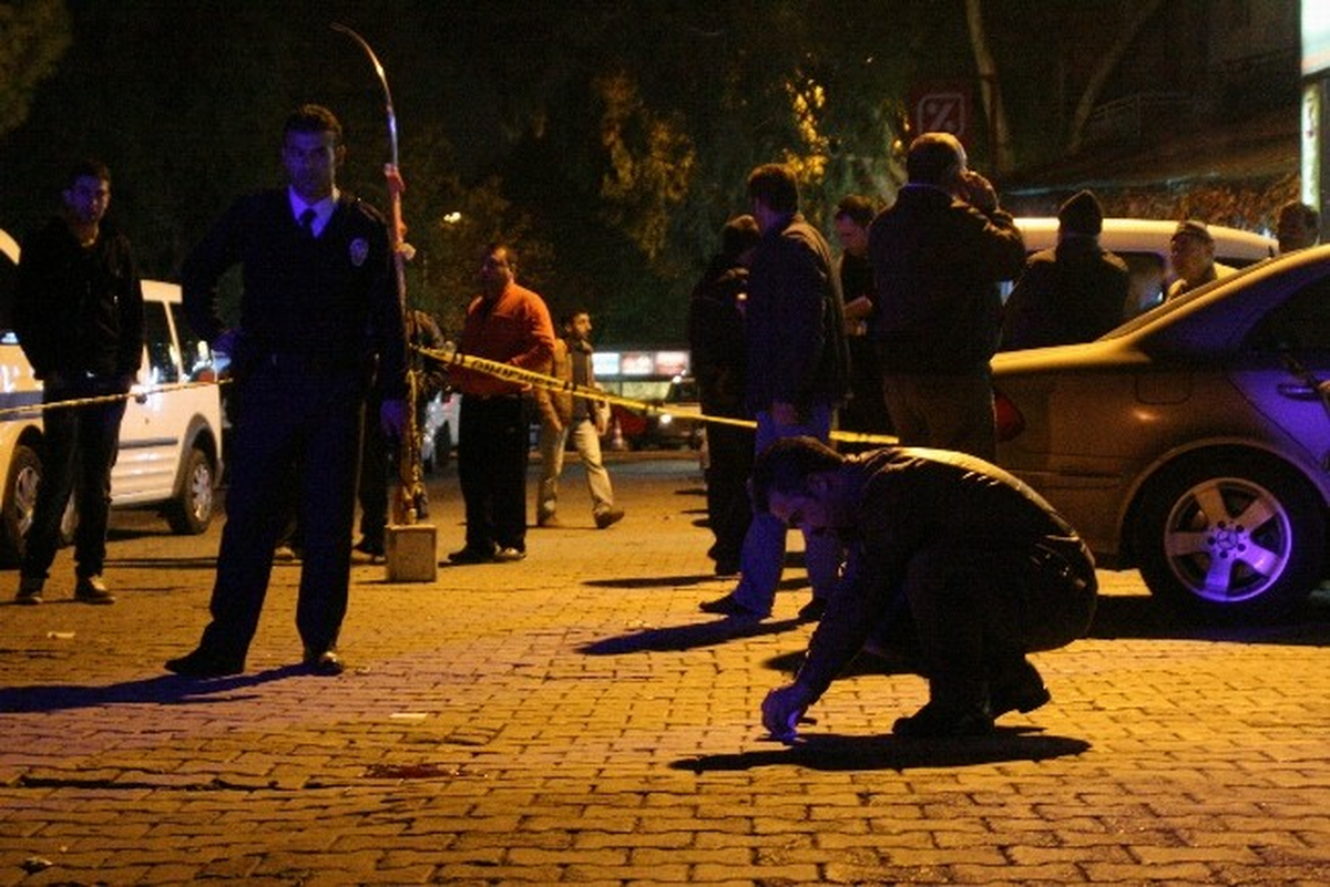 İzmir\'de Sokak Ortasında İnfaz
