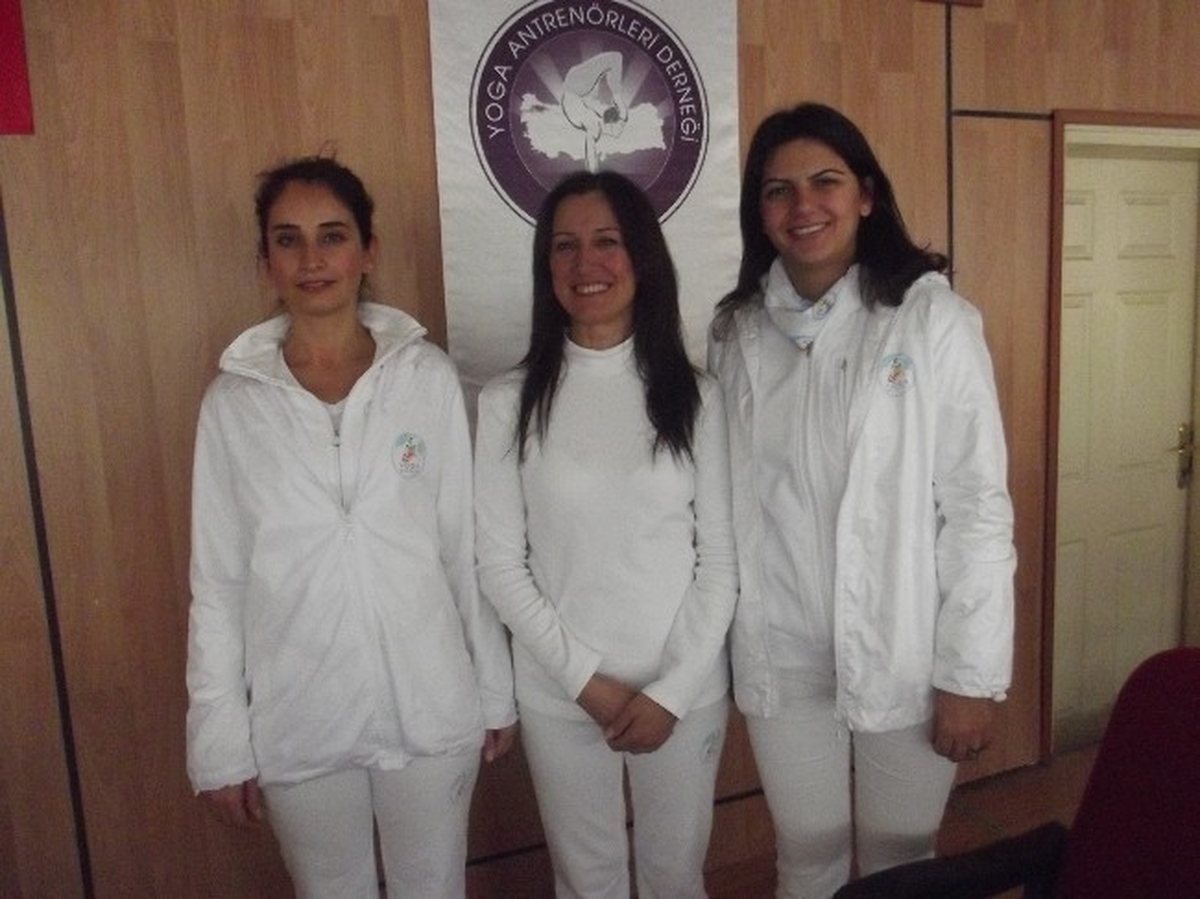 İzmit\'te Öğrencilere Yoga Eğitimi Veriliyor