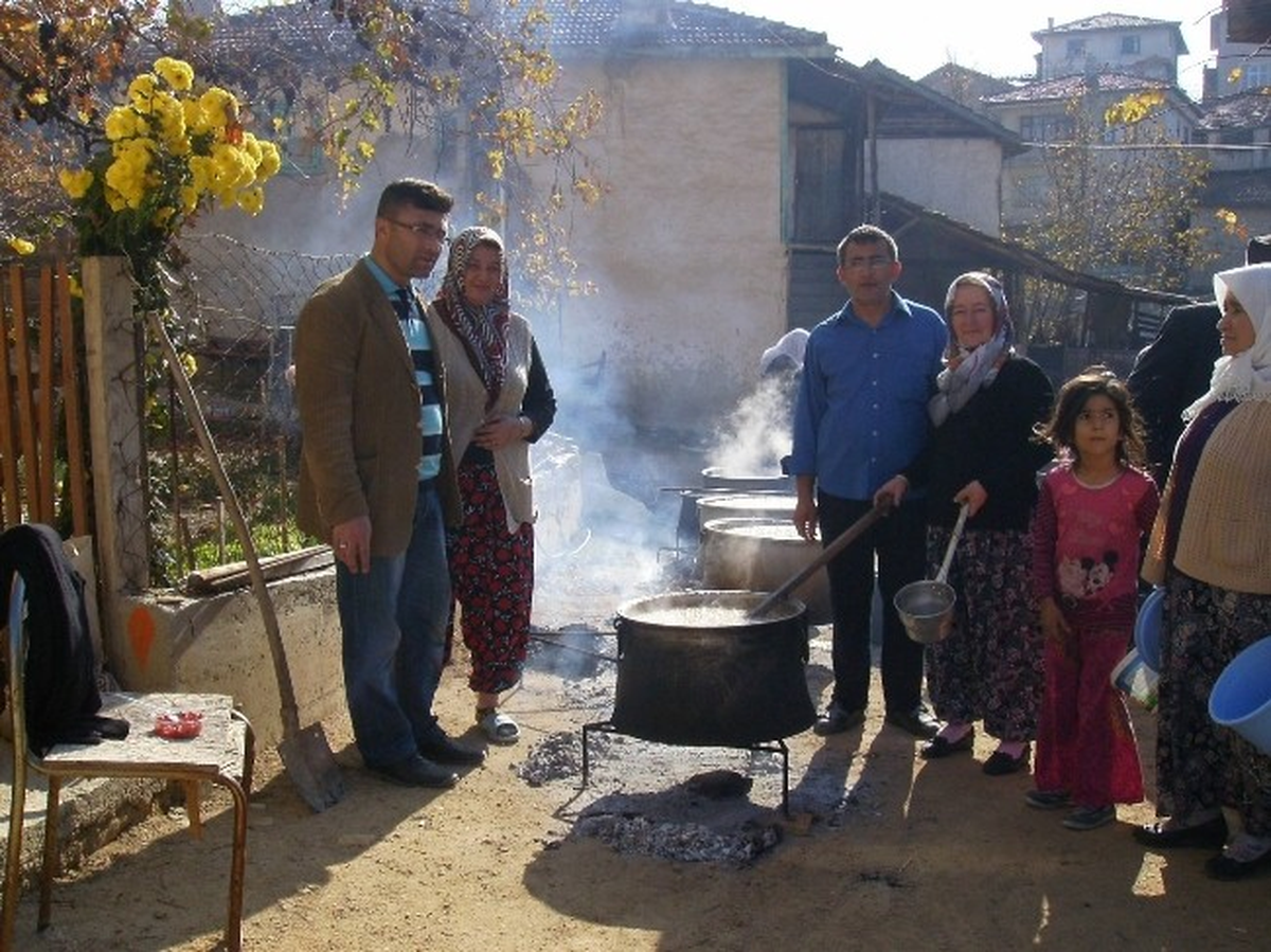Kutluhallar Köyünde Aşure Etkinliği