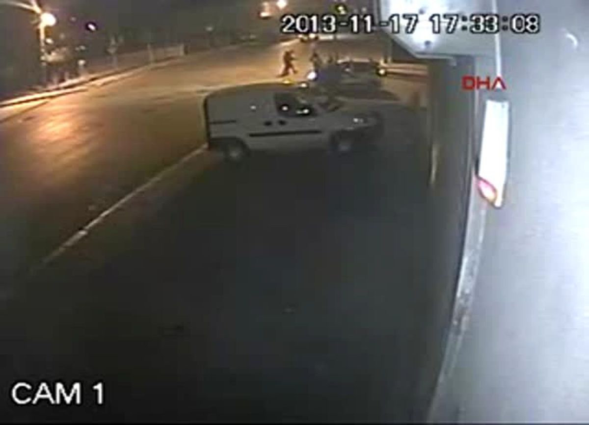 Lise Öğrencilerine Polis Süsüyle Tokatlı Zorbalık