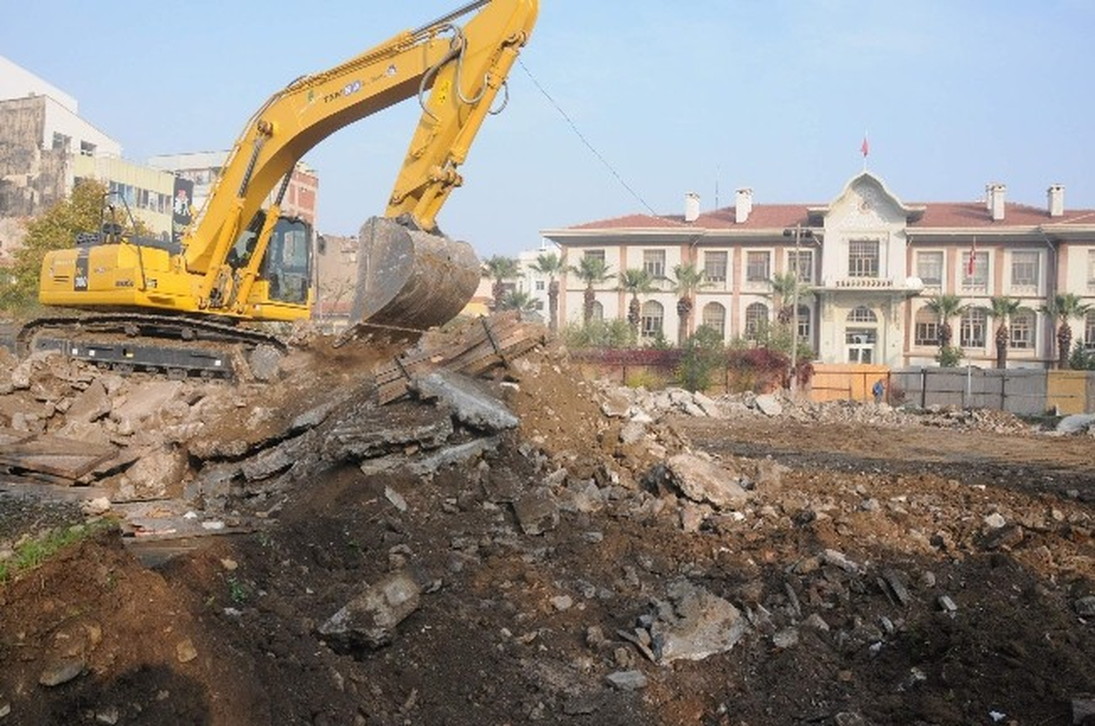 Manisa\'da Emekliler Otoparkı\'nda Çalışmalar Başladı