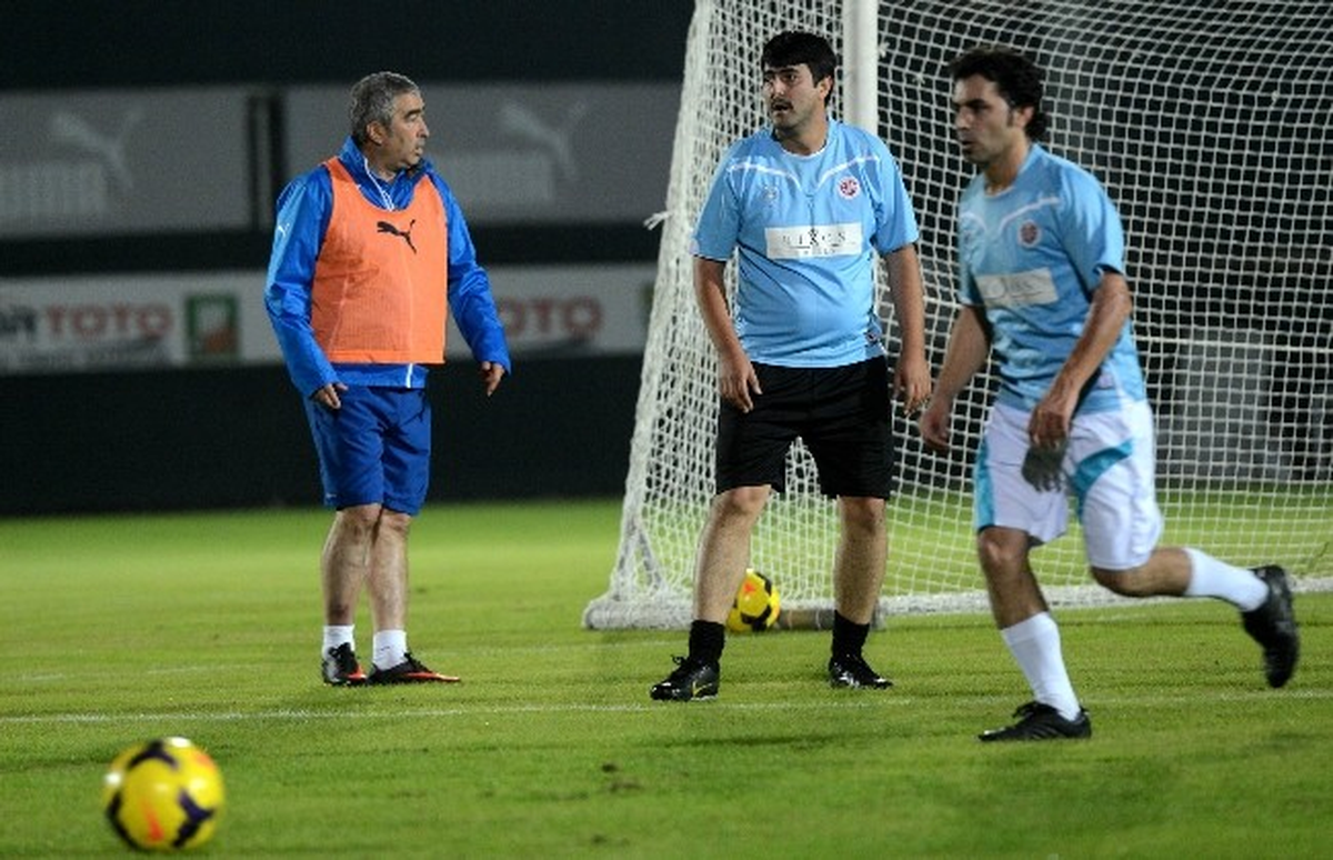 Medicalpark Antalyaspor Teknik Heyeti ile Gazeteciler Arasında Dostluk Maçı