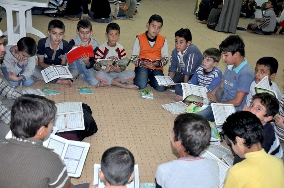 Mülteci Çocuklara Kuran Eğitimi Veriliyor