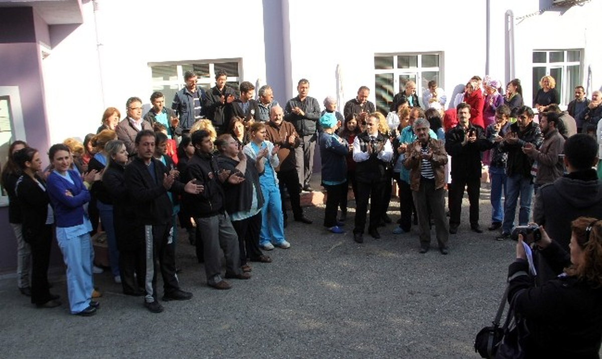 Karabük\'te Özel Hastane Çalışanları Eylemlerini Sürdürüyor