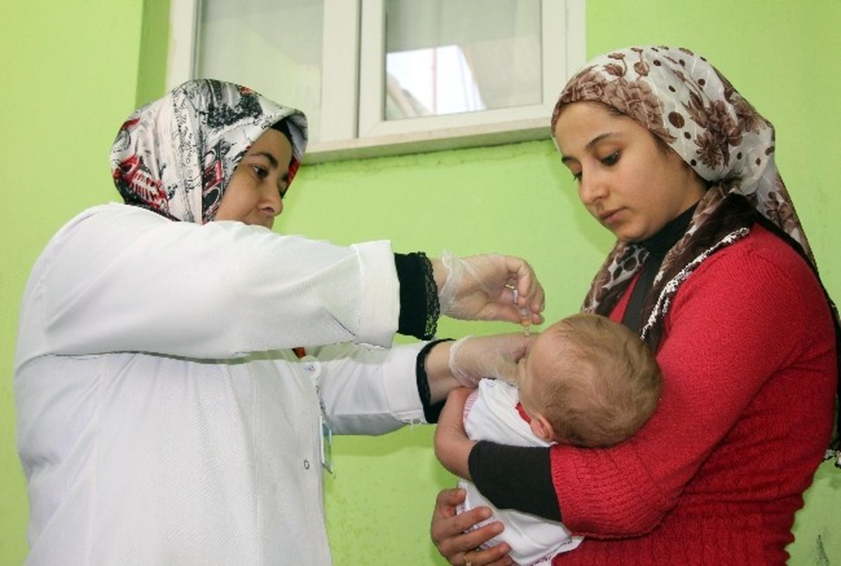 Sağlık Ekipleri Kapı Kapı Dolaşarak Aşı Yapıyor