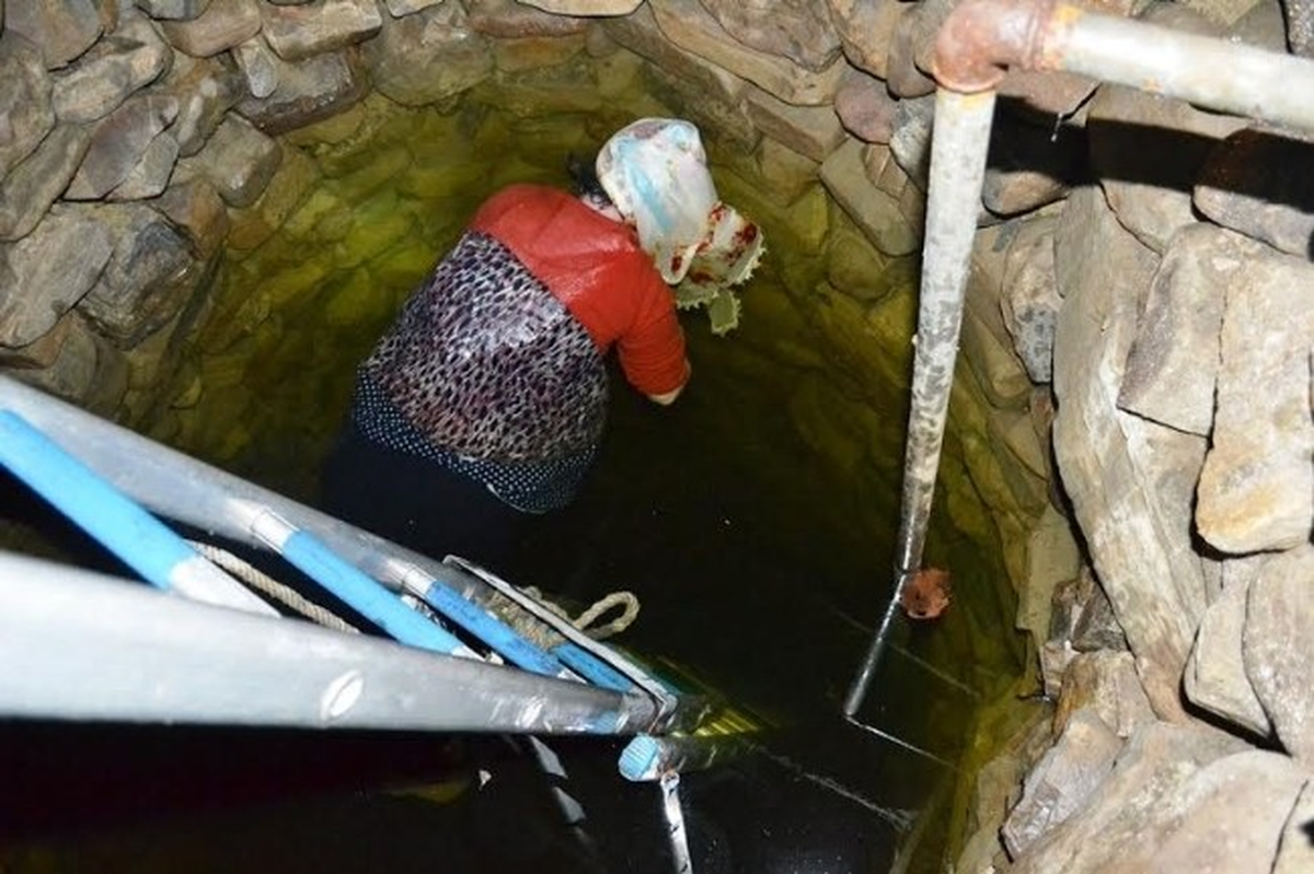 Su Kuyusuna Atlayarak İntihar Etti