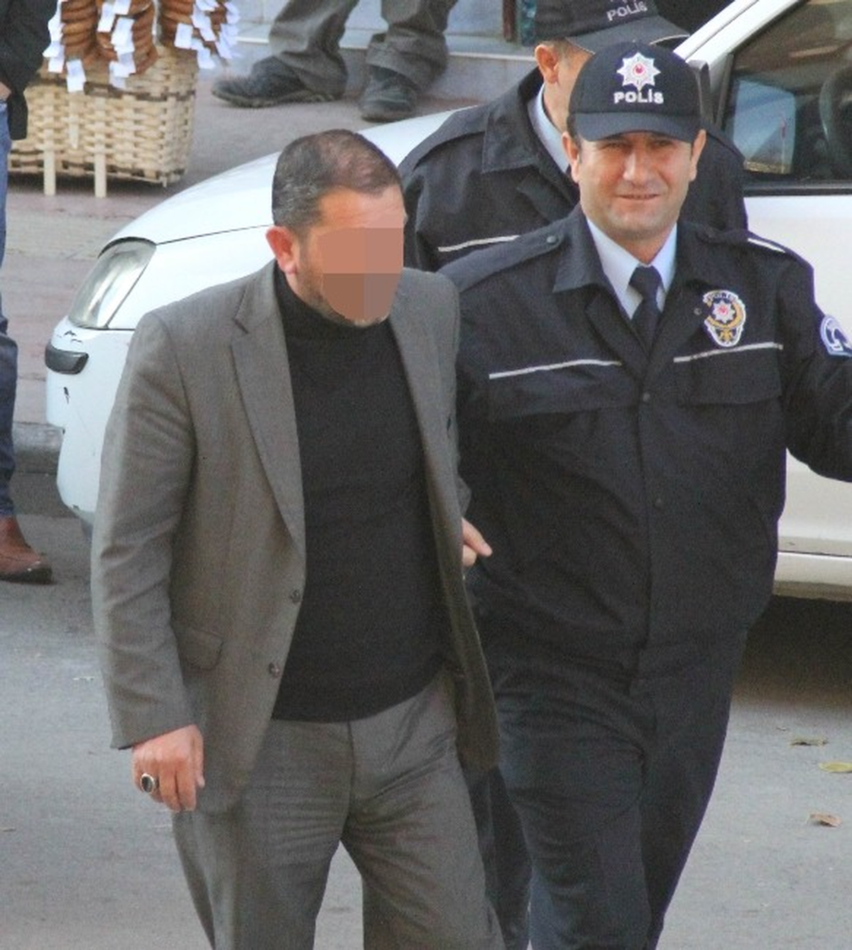 Şüphe Üzerine Tabancayla Yakalandı