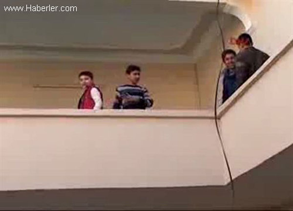 Suriyeliler Kiraladıkları Evi Okula Dönüştürdü