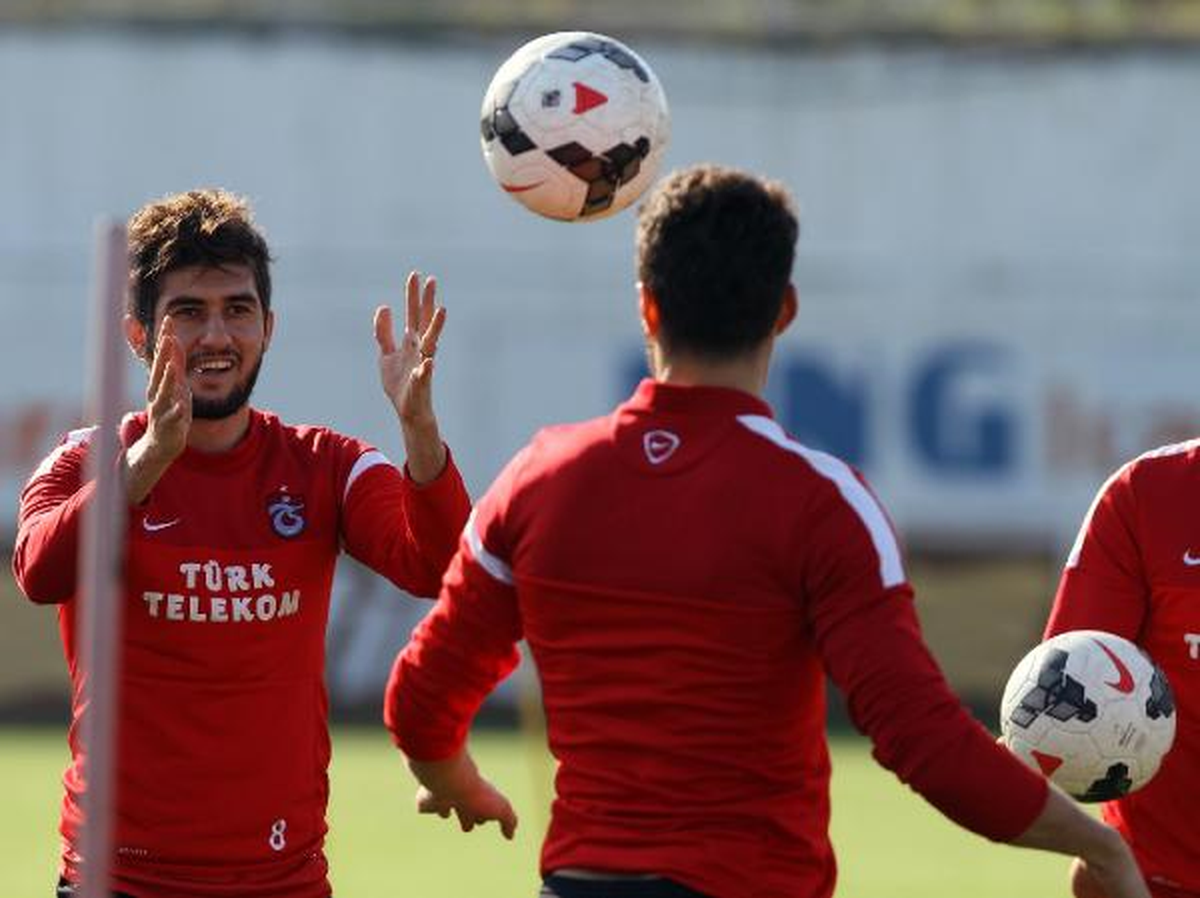 Trabzonspor Teknik Direktöründen Geç Kalanlara Uyarı