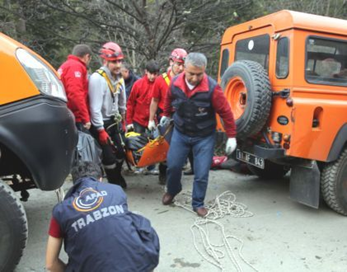 Uçuruma yuvarlanan araçtakiler iki gün sonra bulundu