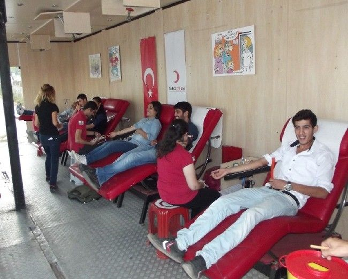 Yüksekokul Öğrencilerinden Kan Bağışı