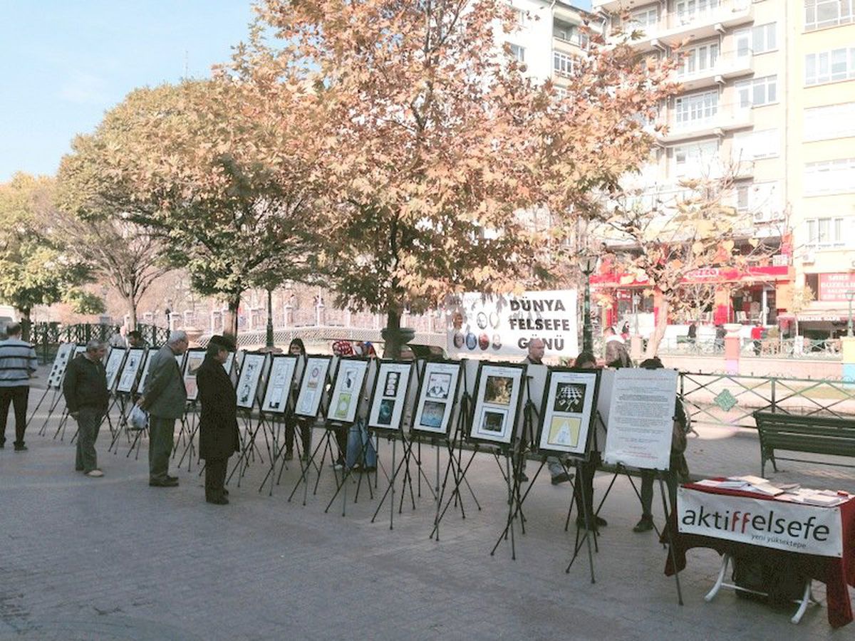Adalar\'da Felsefe Karikatürleri