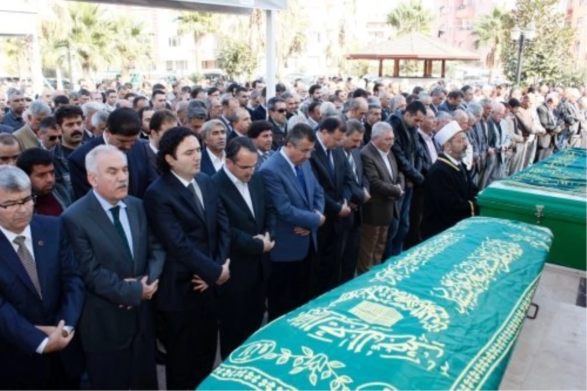 Adalet Bakanı Ergin\'in Akrabası\'nın Cenaze Törenine Katıldı