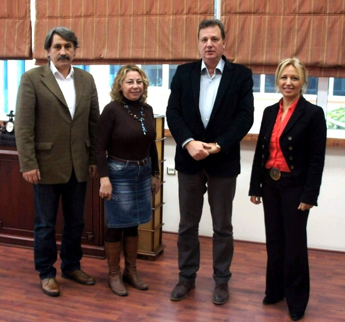 Aydın Lisesi Mezunlarından Aydın Ticaret Borsası\'na Ziyaret