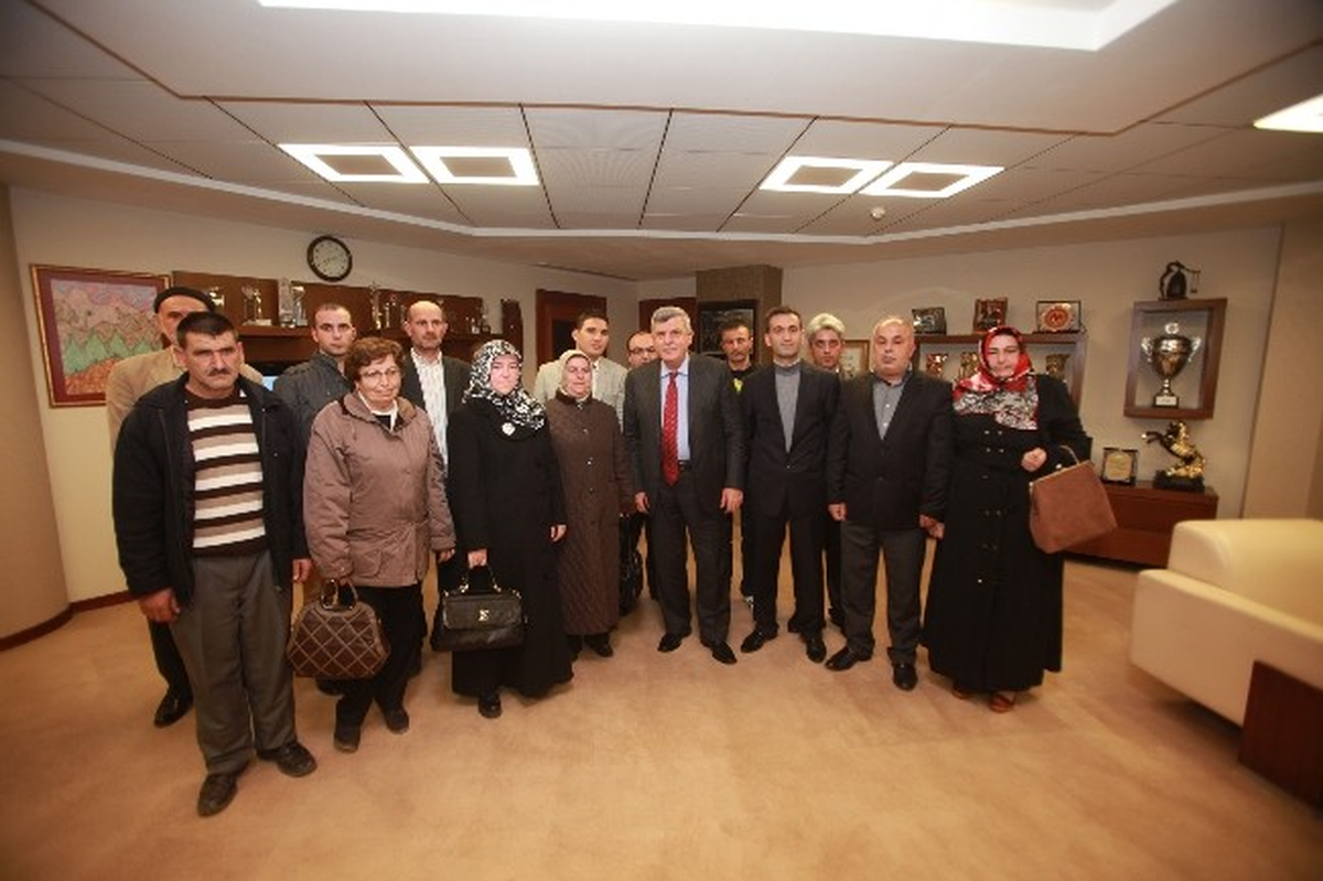 Başkan Karaosmanoğlu Tüyzüsler Mahallesi Heyetini Ağırladı