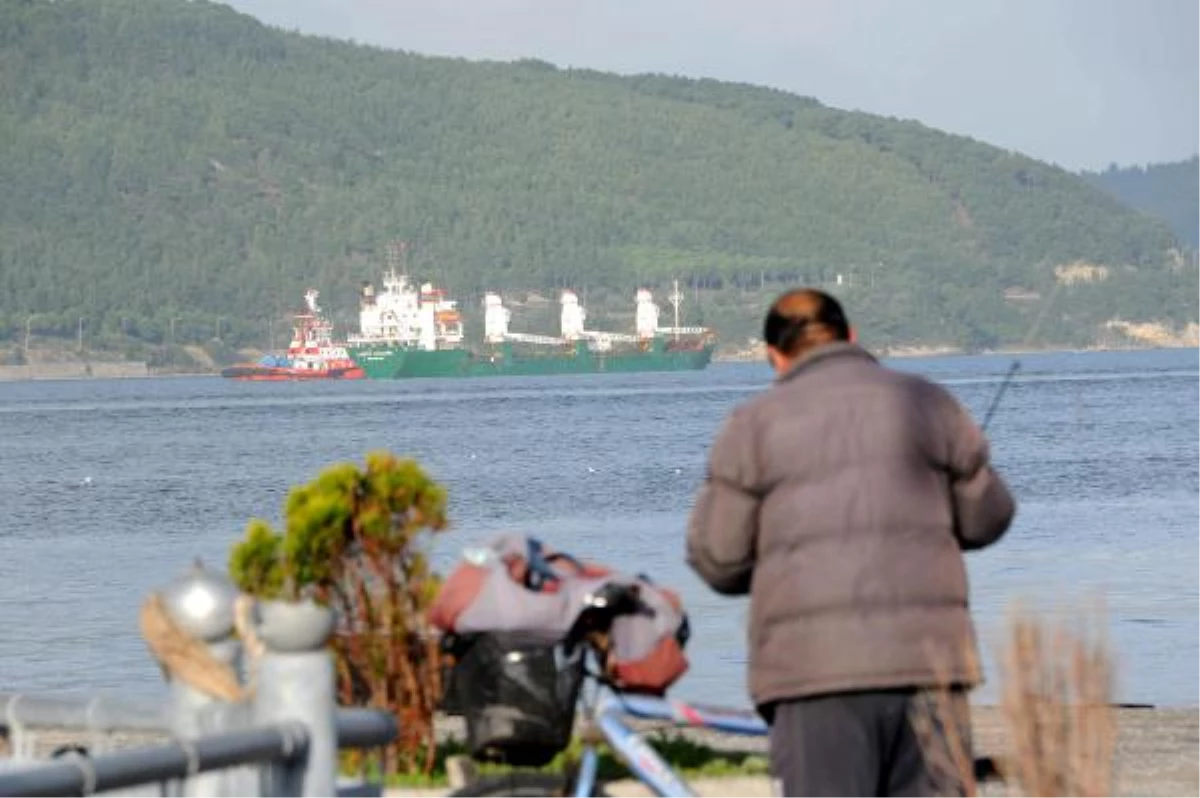 Boğaz Geçişinde Makineleri Arızalandı