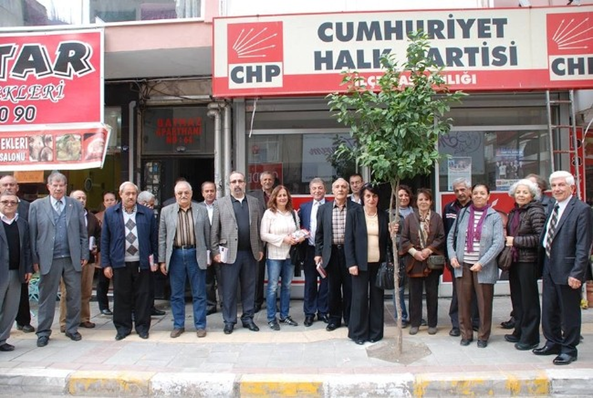 CHP\'li Çorlu Balçova\'da Sokak Sokak Dolaşıyor