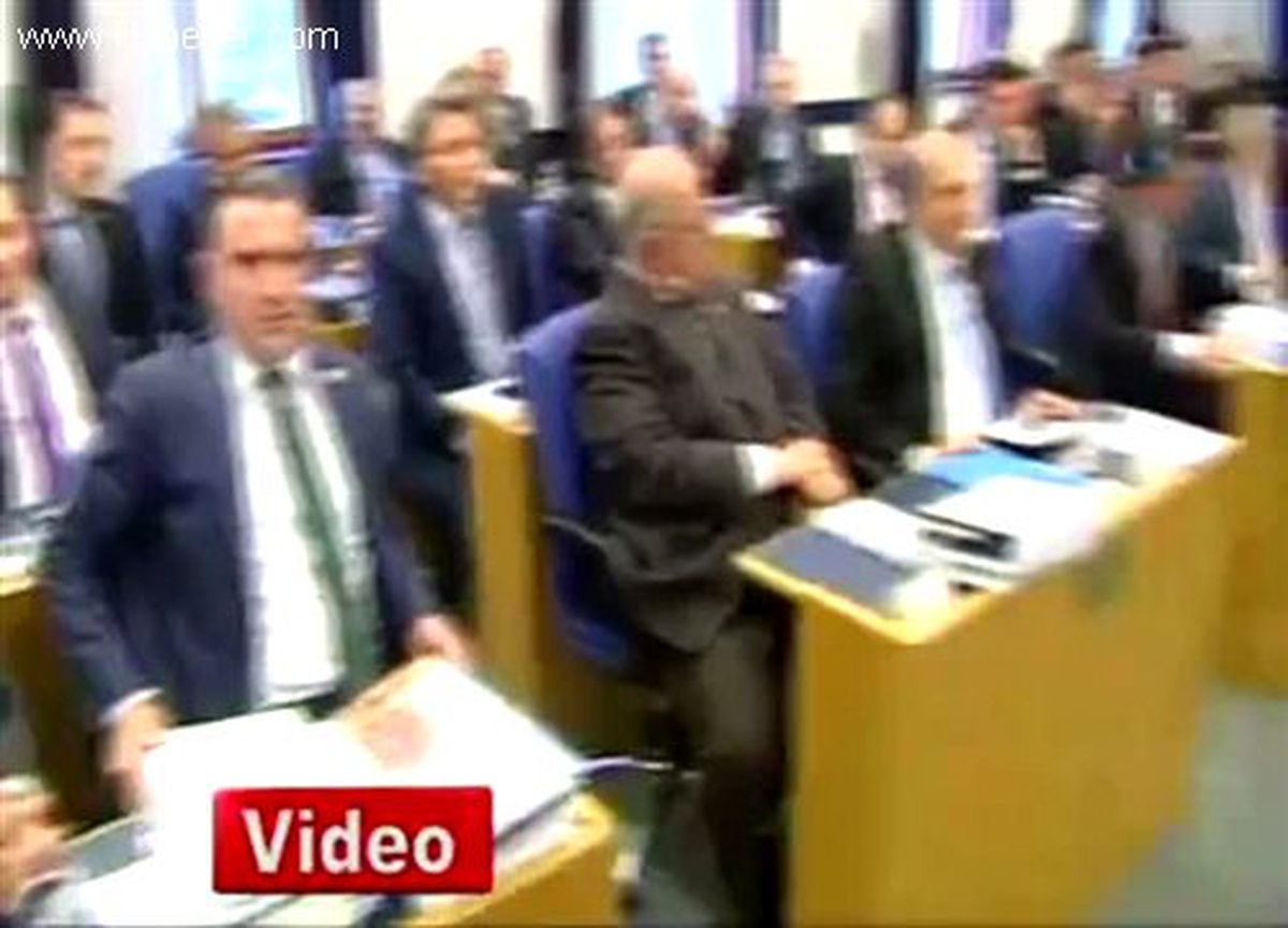 CHP\'li Vekil Özgür Özel, Ahmet Davutoğlu ile Tartıştı